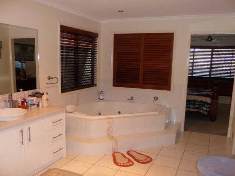 21 Kanimbla Ave, Cooloola Cove QLD 4580