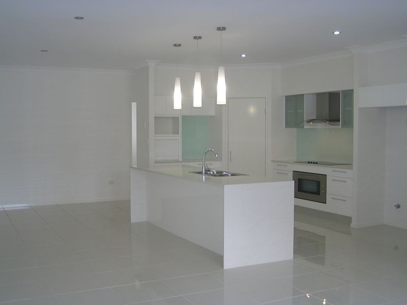 4 Diamond Ct, Southside QLD 4570