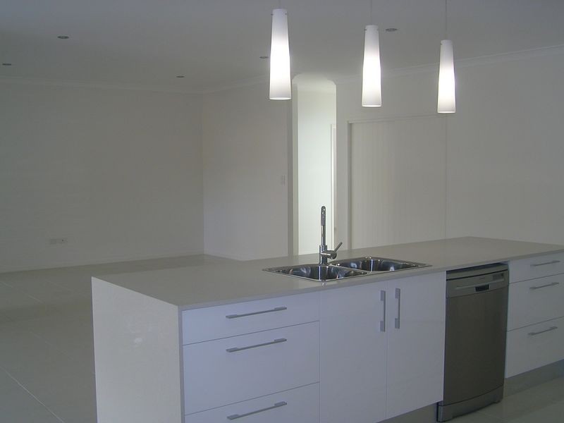 4 Diamond Ct, Southside QLD 4570
