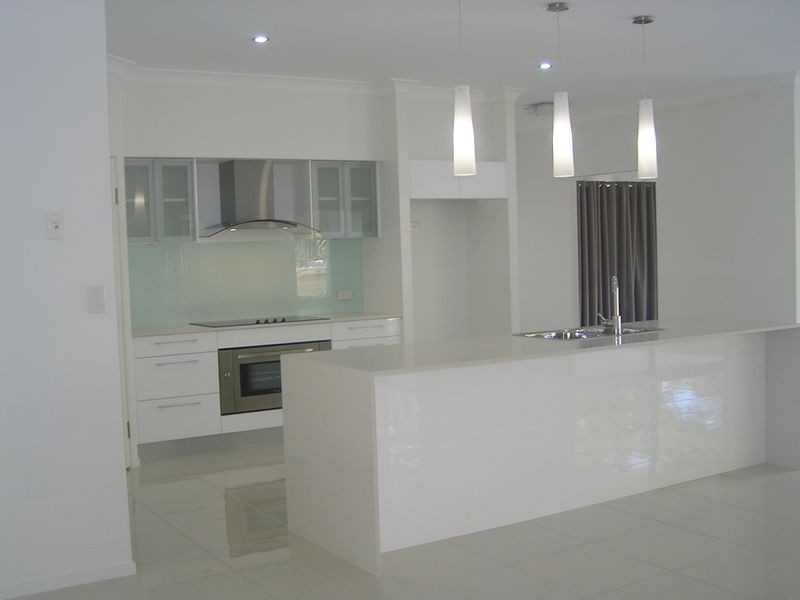 4 Diamond Ct, Southside QLD 4570