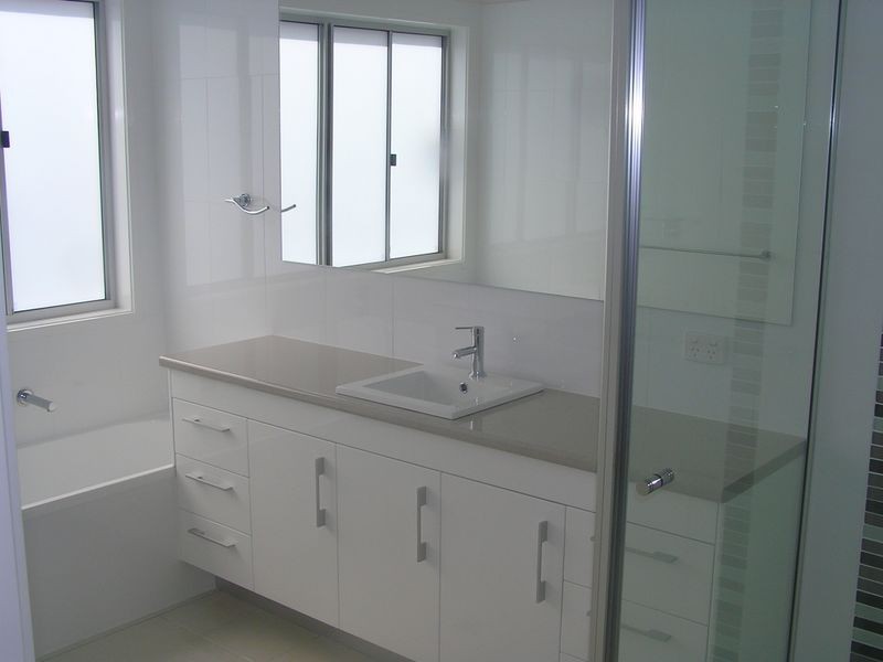 4 Diamond Ct, Southside QLD 4570
