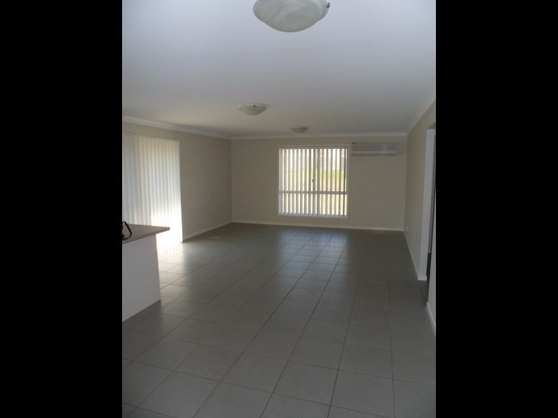 6 Chairmans Close, Jones Hill QLD 4570