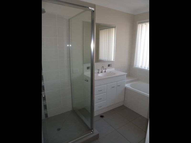 6 Chairmans Close, Jones Hill QLD 4570