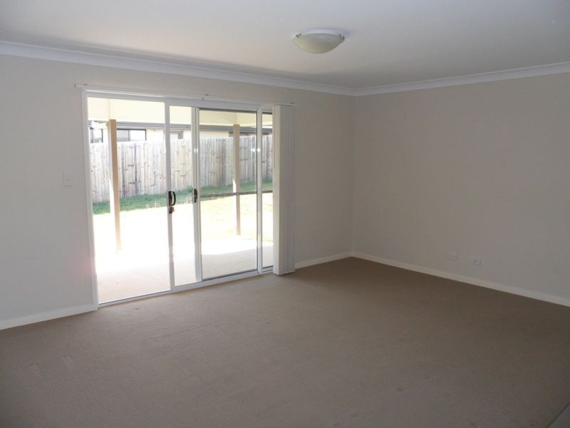 6 Chairmans Close, Jones Hill QLD 4570
