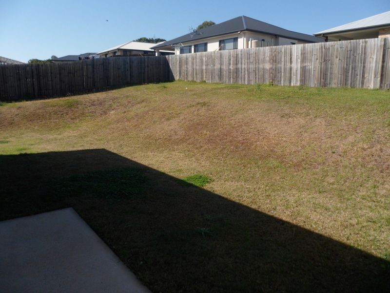 6 Chairmans Close, Jones Hill QLD 4570