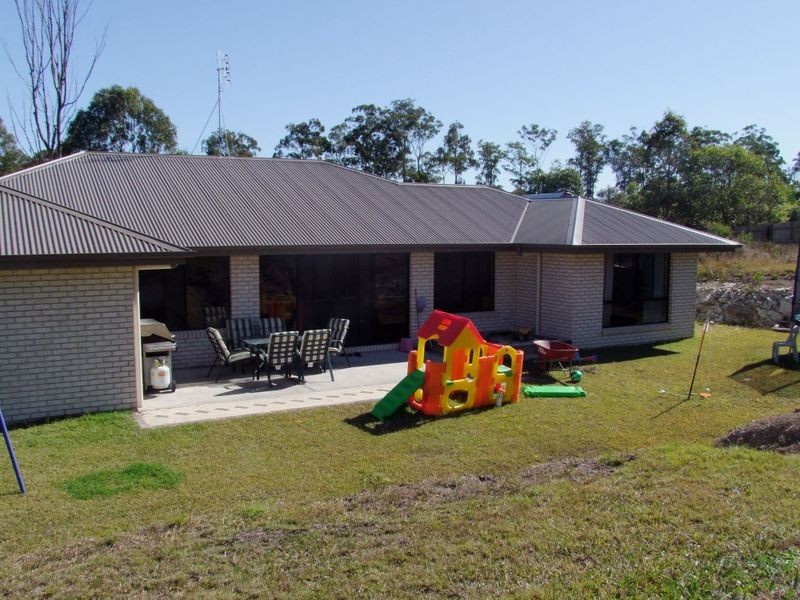 3 Duffy Court, Southside QLD 4570