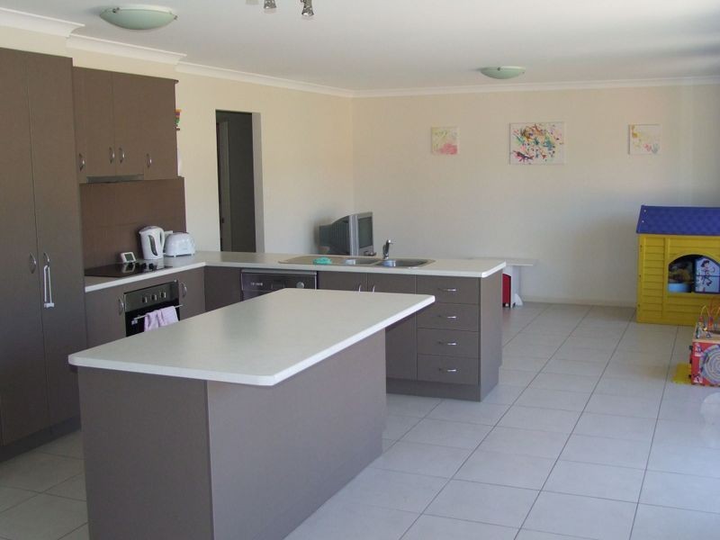 3 Duffy Court, Southside QLD 4570