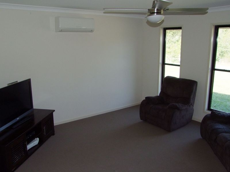 3 Duffy Court, Southside QLD 4570