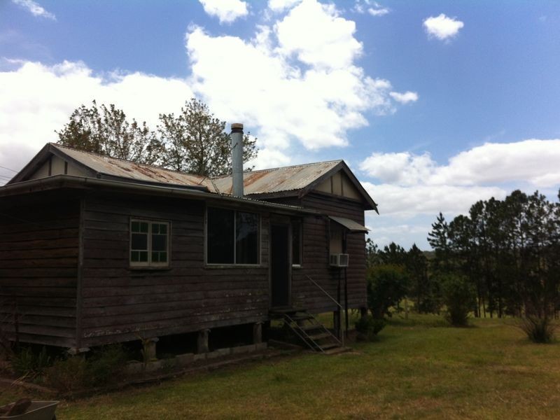 813 Noosa Rd, Mothar Mountain QLD 4570