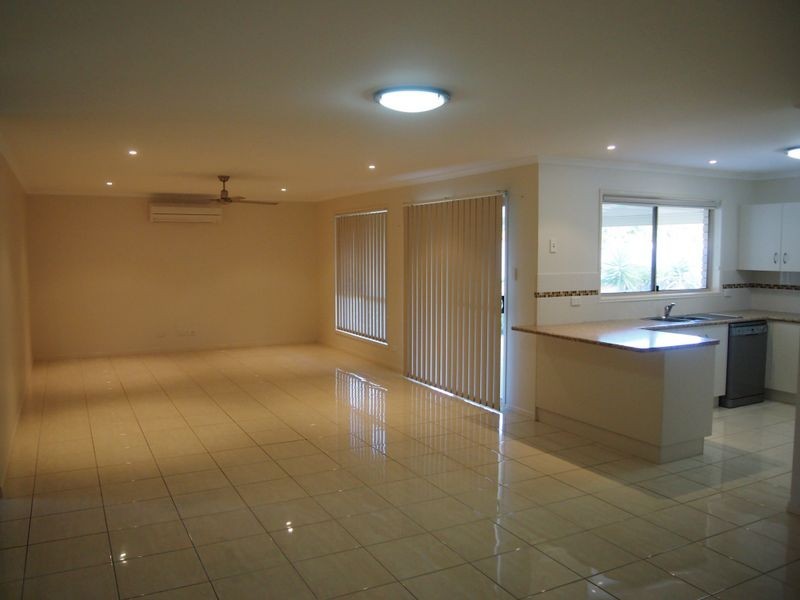 8 Killarney Court, Southside QLD 4570