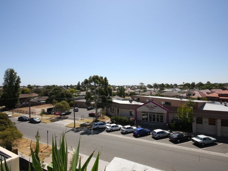 11/28 Burton Avenue, Clayton VIC 3168