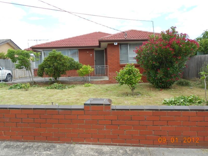 2 Barringun Crescent, Clayton South VIC 3169