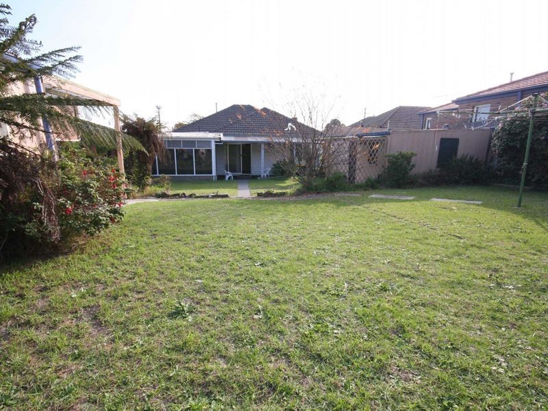 18 Colin Road, Clayton VIC 3168