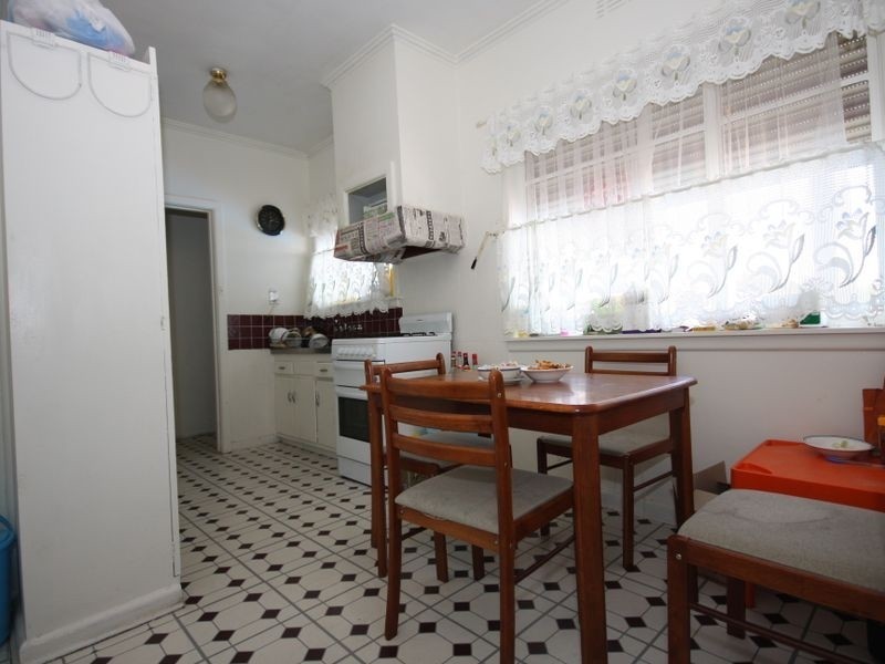 4 Milton Avenue, Clayton South VIC 3169