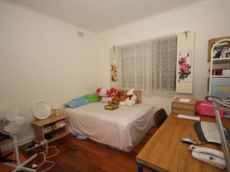 4 Milton Avenue, Clayton South VIC 3169