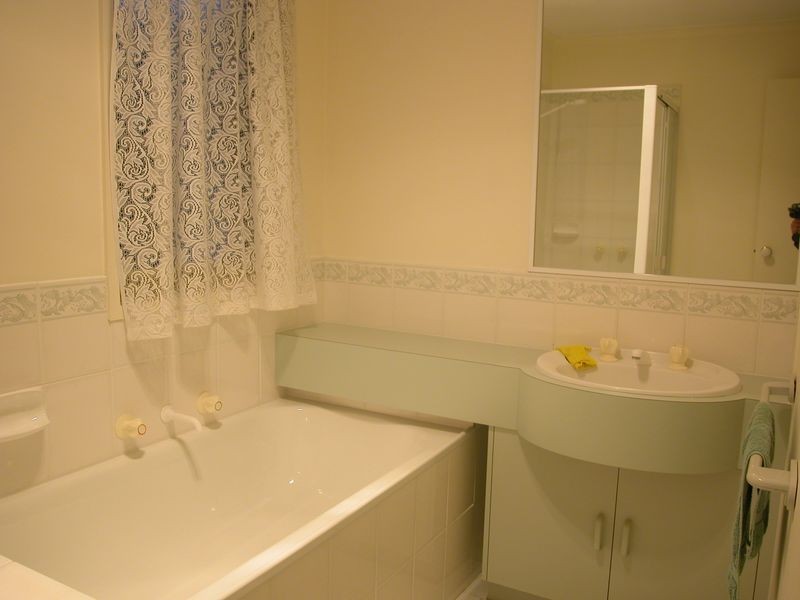 1/8 Hilltop Avenue, Clayton VIC 3168