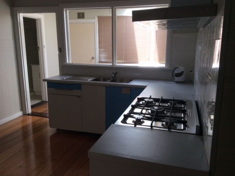 8 Thomas Street, Clayton VIC 3168