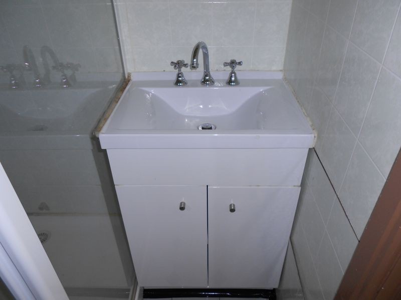 8 Thomas Street, Clayton VIC 3168