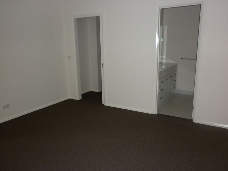 2/21 Newport Road, Clayton VIC 3168