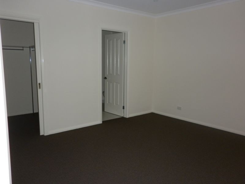 2/21 Newport Road, Clayton VIC 3168