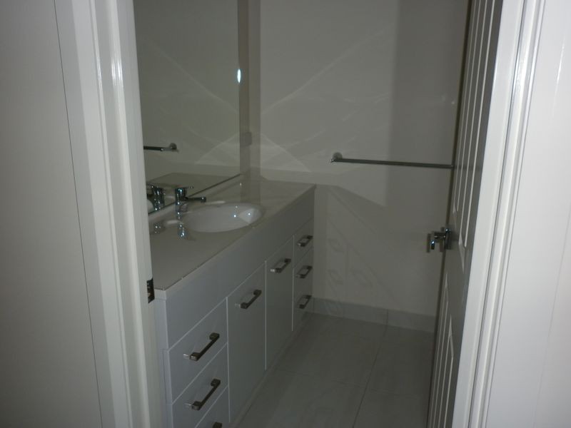 2/21 Newport Road, Clayton VIC 3168