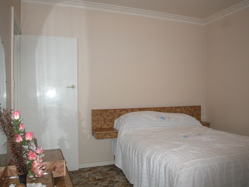 15 Merlyn Avenue, Clayton South VIC 3169