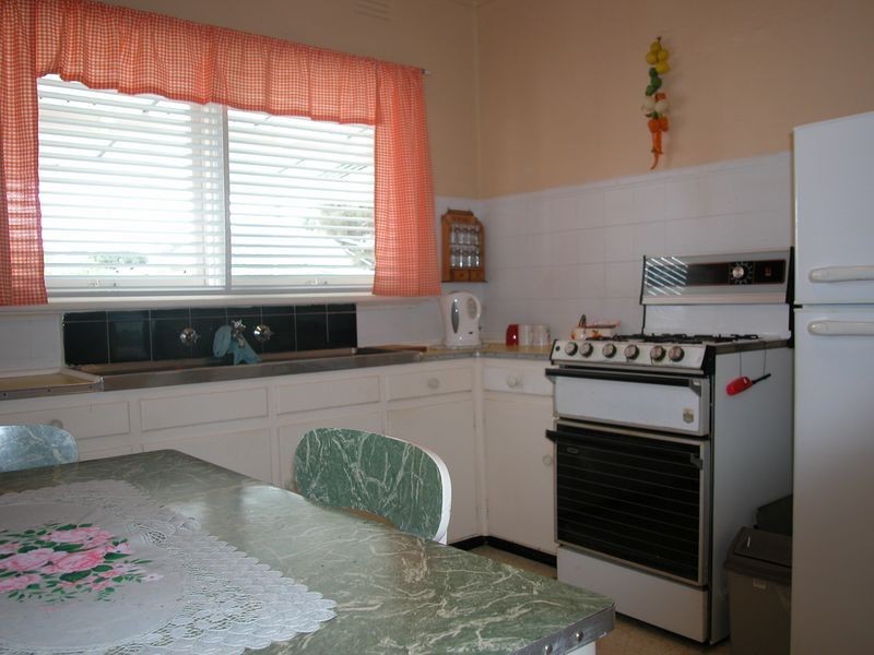 15 Merlyn Avenue, Clayton South VIC 3169