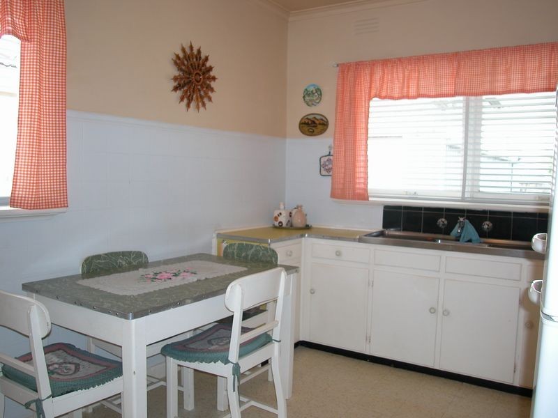 15 Merlyn Avenue, Clayton South VIC 3169