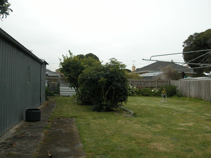 15 Merlyn Avenue, Clayton South VIC 3169