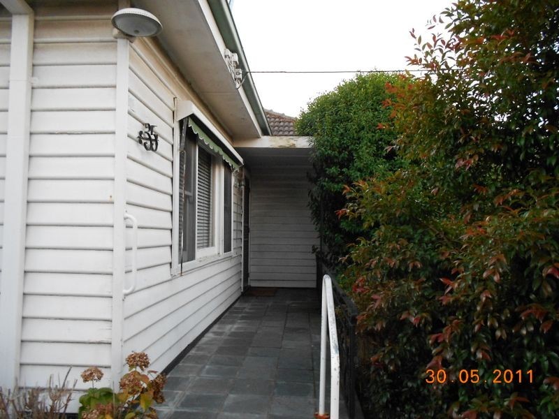 35 Koonawarra Street, Clayton VIC 3168