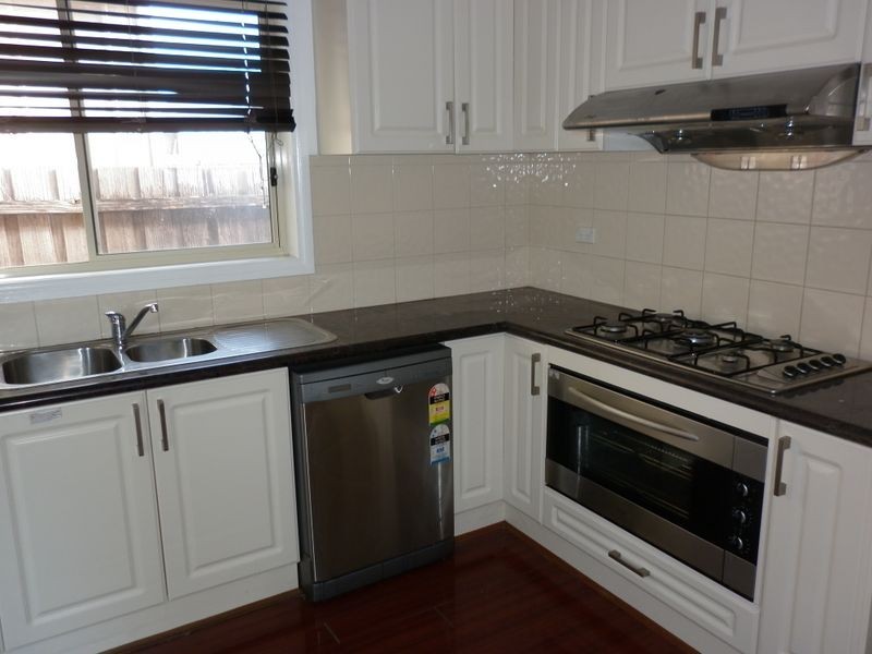 2/8 Jason Street, Oakleigh South VIC 3167