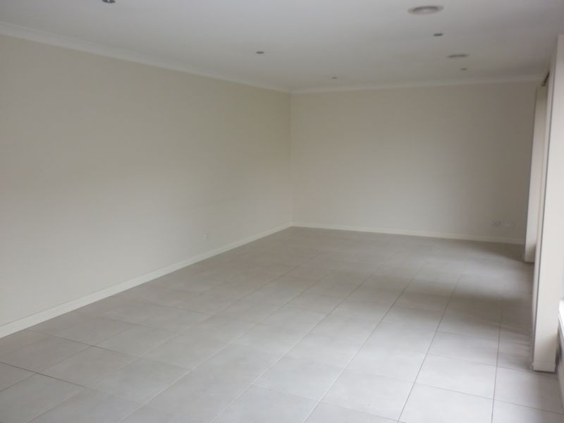 2/5 Alexander Avenue, Oakleigh East VIC 3166