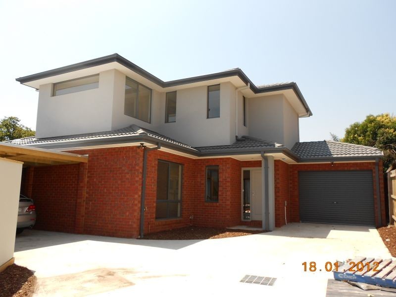 2/1925 Dandenong Road, Clayton VIC 3168