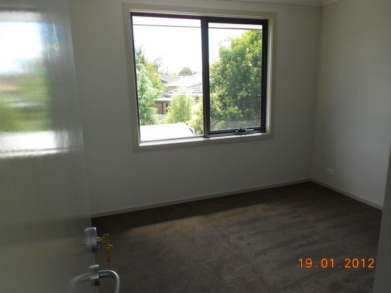 2/1925 Dandenong Road, Clayton VIC 3168