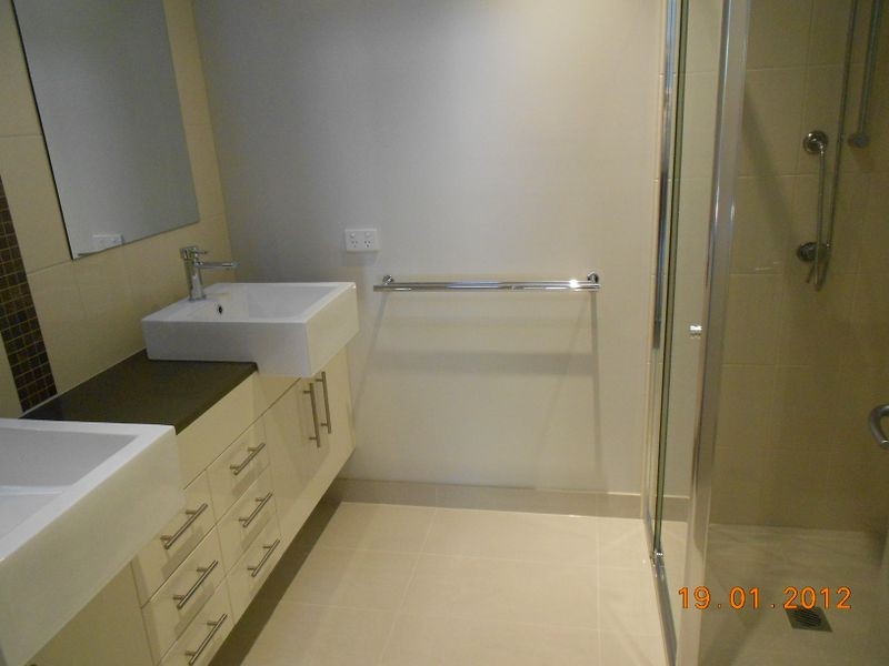 2/1925 Dandenong Road, Clayton VIC 3168