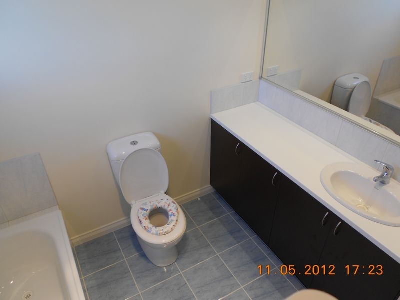 2/4 Carlson Avenue, Clayton VIC 3168