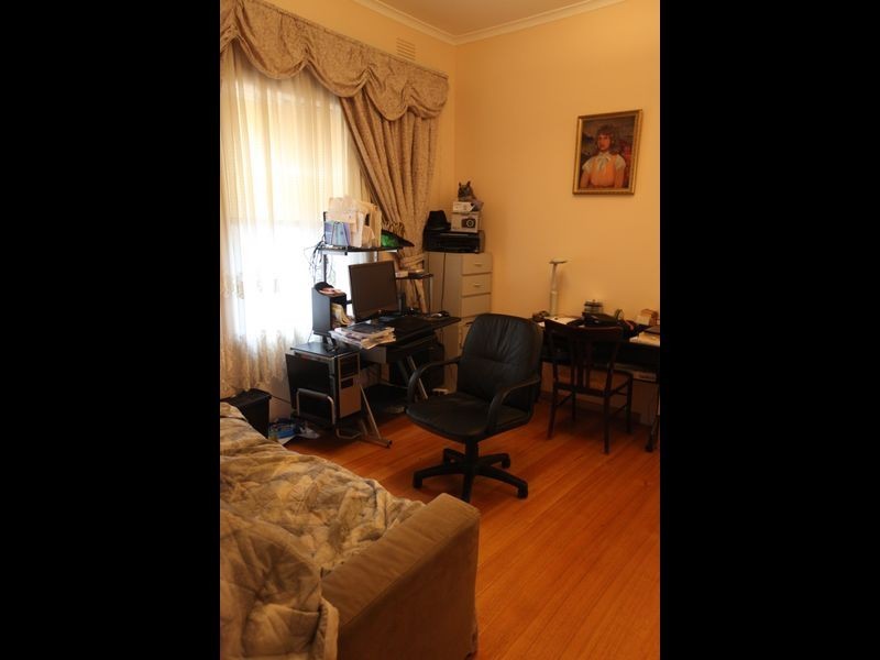 4 El Nido Grove, Glen Huntly VIC 3163