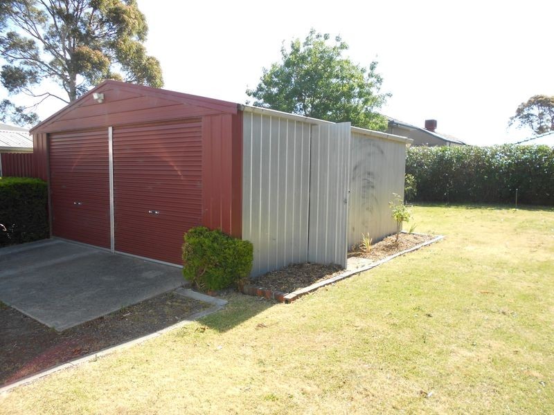 21 Eulinga Drive, Clayton South VIC 3169