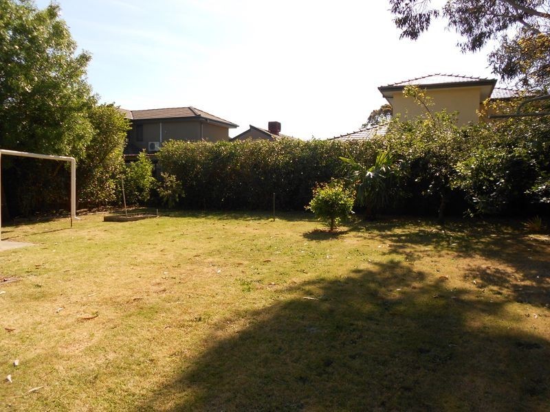 21 Eulinga Drive, Clayton South VIC 3169