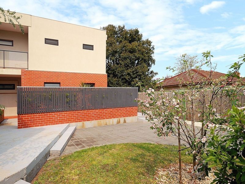 8/28 Burton Avenue, Clayton VIC 3168