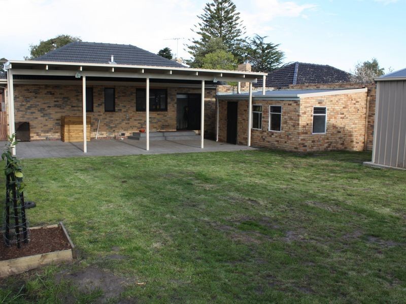 13 Barton Road, Clayton South VIC 3169