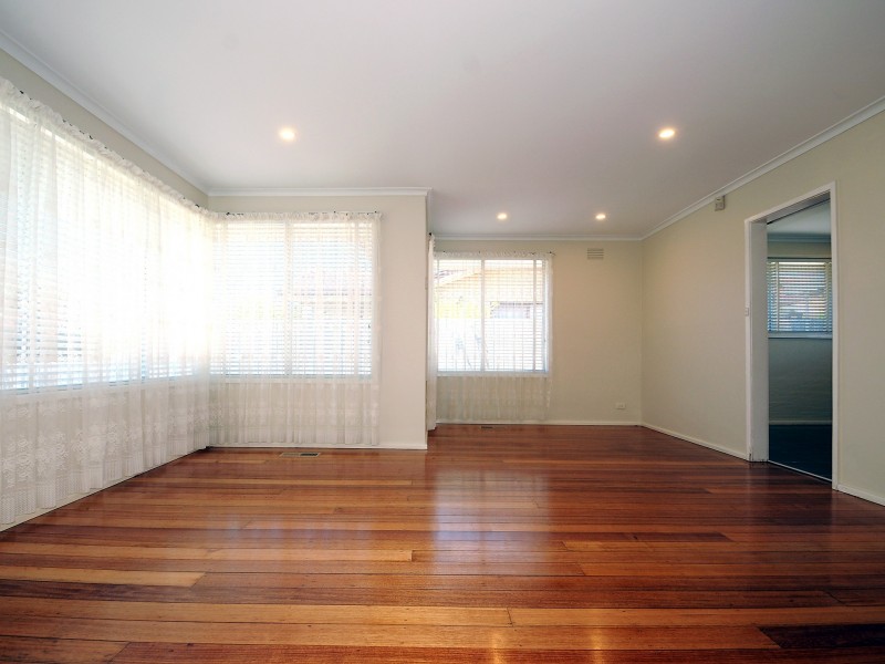 2 Barringun Crescent, Clayton South VIC 3169