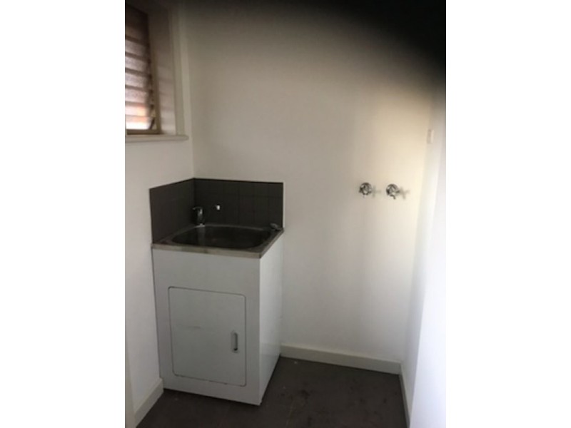 2/4 Moore Avenue, Clayton South VIC 3169