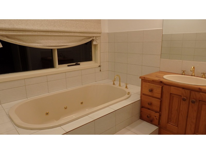 38 Clifton Street, Aberfeldie VIC 3040