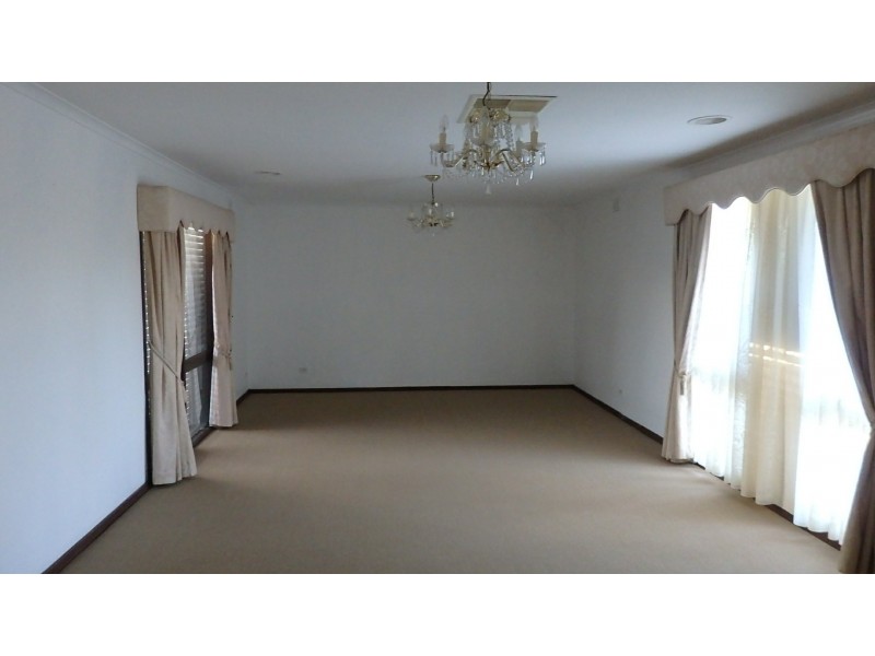 15 Rosella Avenue, Clarinda VIC 3169