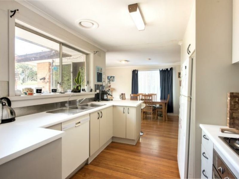 2 Illawara Crescent, Bayswater North VIC 3153