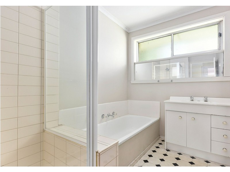 2 Illawara Crescent, Bayswater North VIC 3153