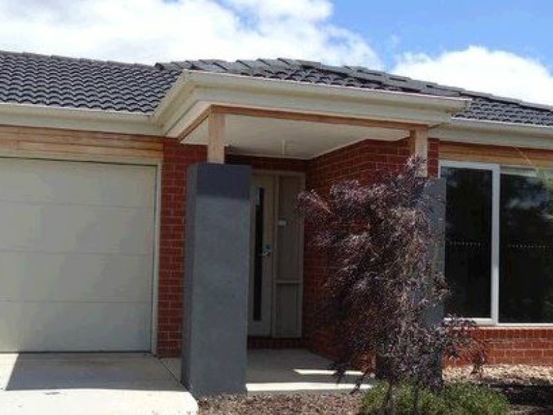 16 Holly Drive, Wallan VIC 3756