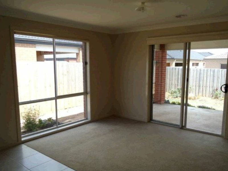 16 Holly Drive, Wallan VIC 3756