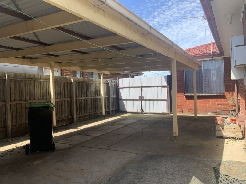 1 Barringun Crescent, Clayton South VIC 3169